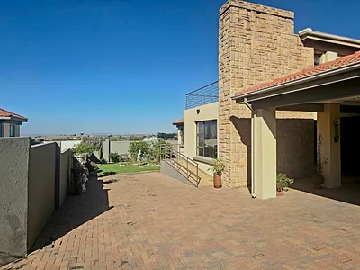 3 Bedroom Townhouse For Sale in Witbank - Qs0d.webp