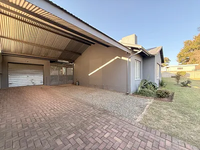 3 Bedroom House For Sale in Newcastle - rfge.webp