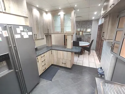4 Bedroom House For Sale in Queensburgh - img