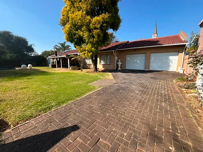4 Bedroom House For Sale in Brakpan - 7iD0.webp