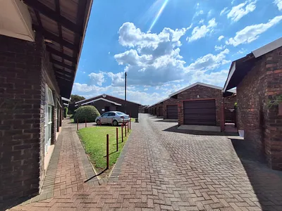 2 Bedroom Townhouse For Sale in Vereeniging - img