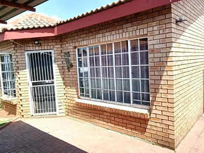 3 Bedroom Townhouse For Sale in Witbank - img