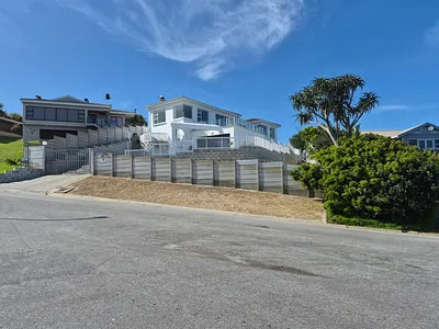 5 Bedroom House For Sale in Mossel Bay - 824l.webp