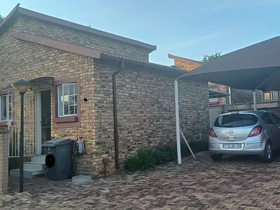 3 Bedroom Townhouse To Rent in Centurion - dEQ1.webp