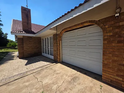 4 Bedroom House For Sale in Vanderbijlpark - UR8p.webp