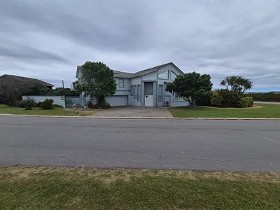 3 Bedroom House For Sale in Mossel Bay - 0ADw.webp
