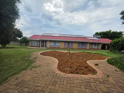 4 Bedroom House For Sale in Meyerton - ZHqR.webp