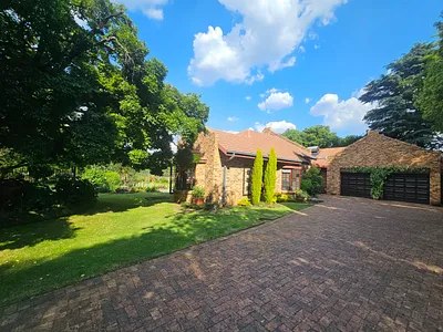 4 Bedroom House For Sale in Vanderbijlpark - 04kP.webp