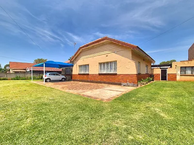 4 Bedroom House For Sale in Brakpan - b8sC.webp