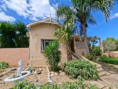 4 Bedroom House For Sale in Uitenhage - kFAR.webp