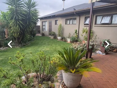 3 Bedroom House For Sale in Brakpan - nFXf.webp