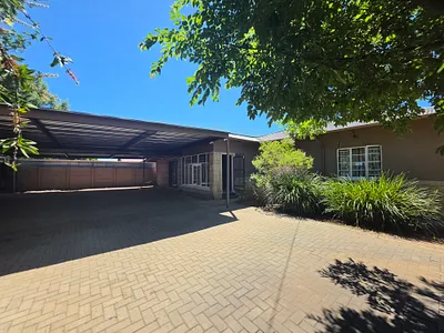 4 Bedroom House For Sale in Bloemfontein - lSLr.webp