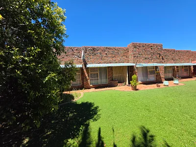 4 Bedroom House For Sale in Bloemfontein - PTJw.webp
