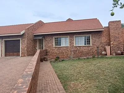 3 Bedroom House For Sale in Witbank - q27k.webp