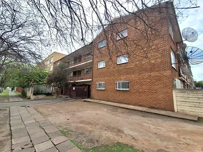 2 Bedroom Apartment To Rent in Vereeniging - 9kC4.webp
