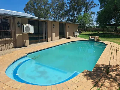 4 Bedroom House For Sale in Vanderbijlpark - 93Cx.webp
