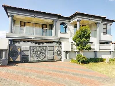 4 Bedroom House For Sale in Witbank - 9aIc.webp