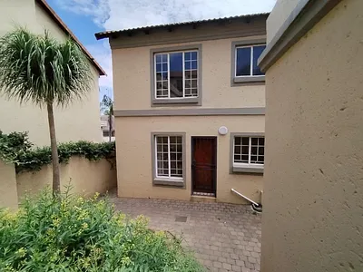 2 Bedroom Townhouse For Sale in La Montagne, Pretoria - fNfK.webp