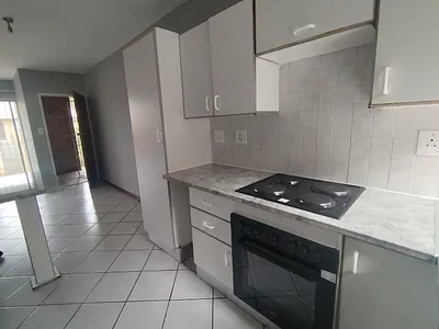 2 Bedroom Townhouse To Rent in Pretoria - PM7n.webp