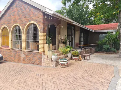 1 Bedroom Apartment To Rent in Pretoria - ptV7.webp