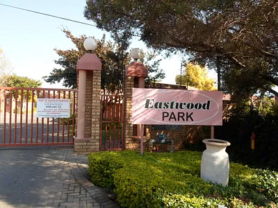 2 Bedroom Townhouse To Rent in Magalieskruin, Pretoria - 8jEe.webp
