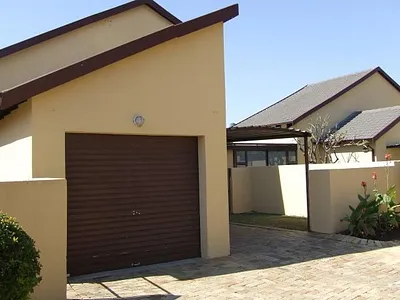 2 Bedroom Townhouse For Sale in Pretoria - pHn3.webp