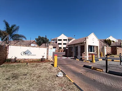 2 Bedroom Apartment For Sale in Olympus AH, Pretoria - xbkG.webp