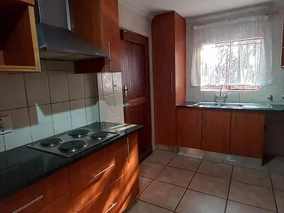 3 Bedroom Apartment To Rent in Pretoria - LiEj.webp