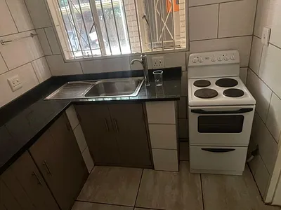 5 Bedroom Apartment To Rent in Randburg - gldf.webp