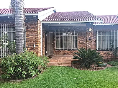 3 Bedroom Townhouse For Sale in Kempton Park - img