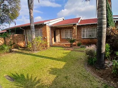 3 Bedroom Townhouse For Sale in Kempton Park - zce9.webp