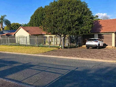 4 Bedroom House For Sale in Kempton Park - vGwQ.webp