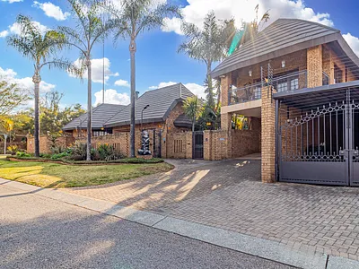 5 Bedroom House For Sale in Pretoria - 3VWf.webp
