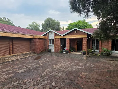 3 Bedroom House For Sale in Pretoria - zhBr.webp