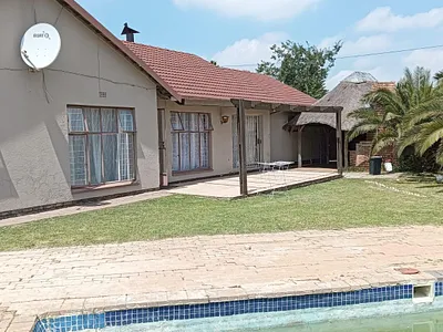 3 Bedroom House For Sale in Kempton Park - 3xZ0.webp