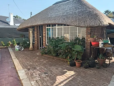 4 Bedroom House For Sale in Kempton Park - vYYr.webp