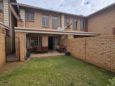 2 Bedroom Townhouse For Sale in Pretoria - img