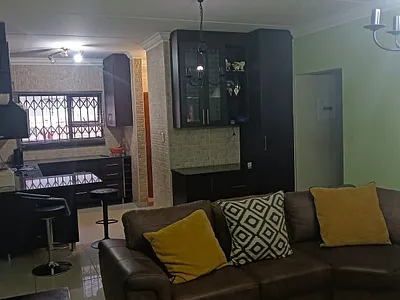 3 Bedroom Townhouse For Sale in Kempton Park - img
