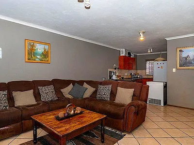 3 Bedroom Apartment For Sale in Kempton Park - zwQ4.webp