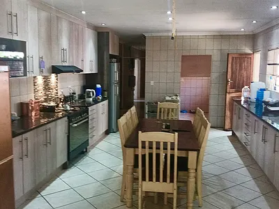 5 Bedroom House For Sale in Kempton Park - PkG5.webp