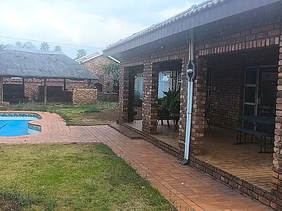 5 Bedroom House For Sale in Kempton Park - ZrFQ.webp