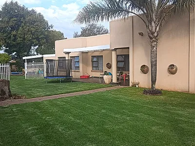 4 Bedroom House For Sale in Kempton Park - TT6b.webp