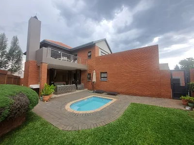 4 Bedroom Townhouse To Rent in Pretoria - img