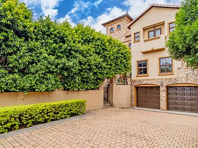 5 Bedroom House For Sale in Pretoria - YVOb.webp