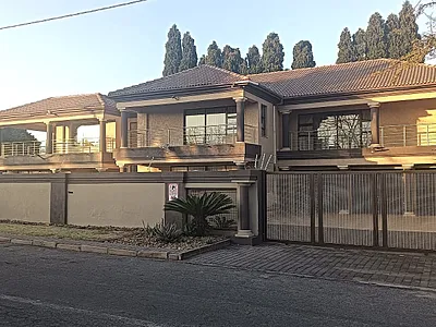 6 Bedroom House For Sale in Kempton Park - img