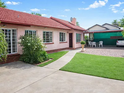 4 Bedroom House For Sale in Kempton Park - zxQu.webp