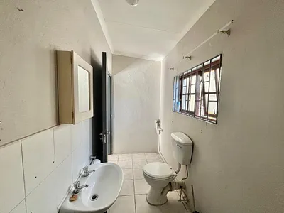 0.5 Bedroom Apartment To Rent in Nelspruit - img