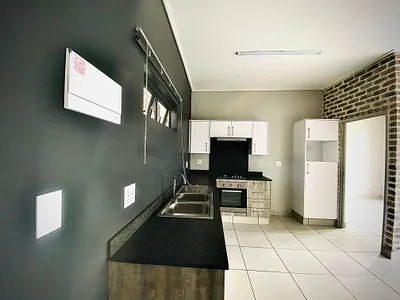 2 Bedroom Apartment For Sale in Nelspruit - DVq1.webp