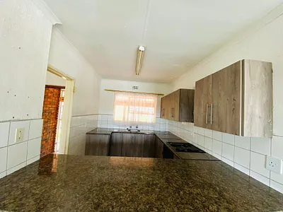 2 Bedroom Apartment To Rent in White River - img