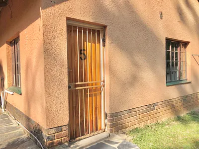 0.5 Bedroom Apartment To Rent in White River - img